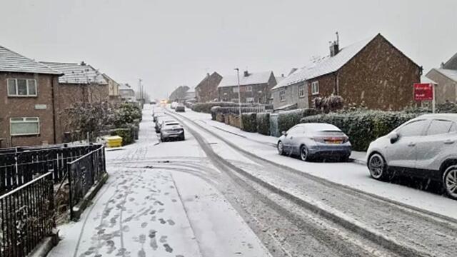 Edinburgh hit by snow