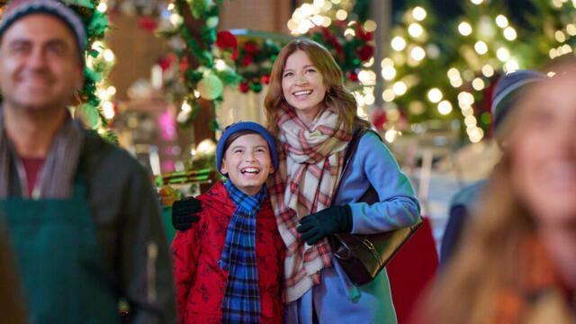 Два малки свята (синхронен екип, дублаж по Нова телевизия на 25.12.2024 г.) (запис)