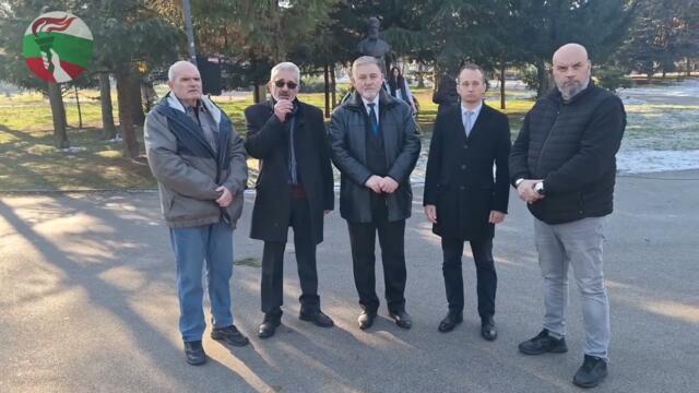 От "Будители" почетохме Ботев! - На площада с Тишо