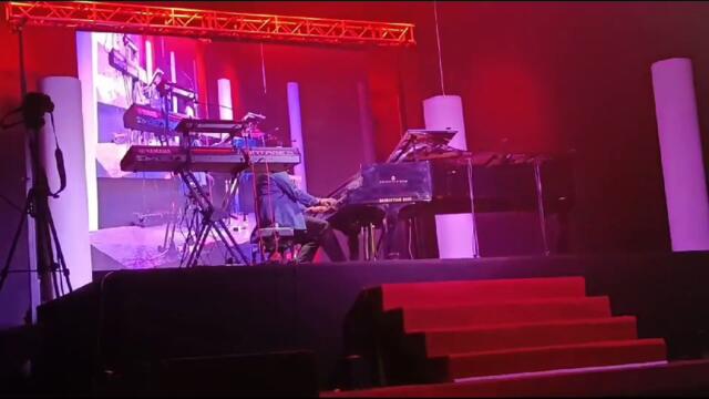 Somebody to Love - Queen Trbute