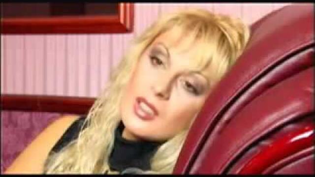 Toni Dacheva   Bedni i bogati  много харесвам таз песен балада ретро запазена марка е тони дачева моето маце си е тя на мене