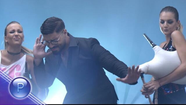 Тоз фикец направо ме уби с тоз текст муххахахахахахахха ох падам честно ви казвам заболя ме корема от смях с него като чуя да пе