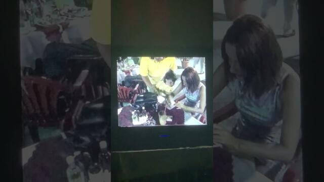 Ето така съм израстнала с поп фолк не днешните насрани певици който не могат пеят