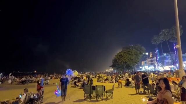 วิจารย์ยับแขกยึดหาด! คลิปนักท่องเที่ยว นอนยึดหาดพัทยา (มีคลิป)