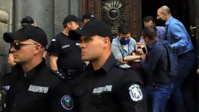 ЕТО КАК ИЗХВЪРЛЯТ ОТ ПАРЛАМЕНТА МАЙКА НА ИНВАЛИД, ЗА ДА ОСИГУРЯТ КОМФОРТА НА ДЕПУТАТИТЕ ОТ ГЕРБ