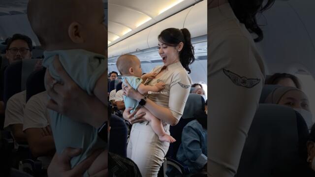 Waw Pramugari Cantik Super Air Jet lagi Gendong Penumpang dalam Pesawat 😁😁🥰🥰👍👍