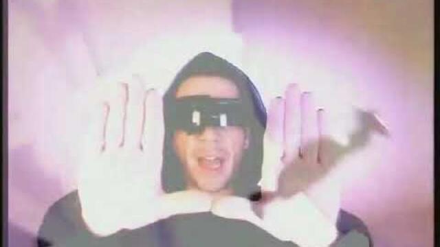 Γιώργος Μαζωνάκης - Εδώ - Official Video Clip