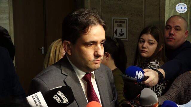Борисов никога не е бил на масата на преговорите, за да казва, че ще се връща на тях, каза Божанов