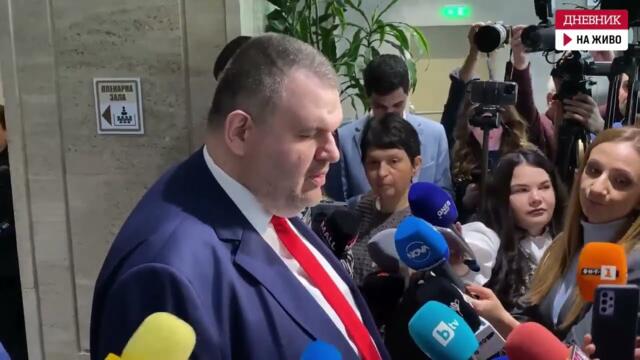 Пеевски: Борисов да си гледа партията, да се освободи от комплексите си и да бъде лидер