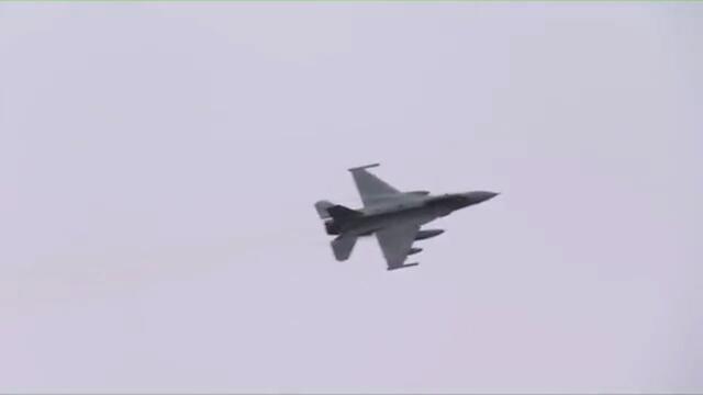 Първият български F-16 Block 70 кацна в авиобаза "Граф Игнатиево"
