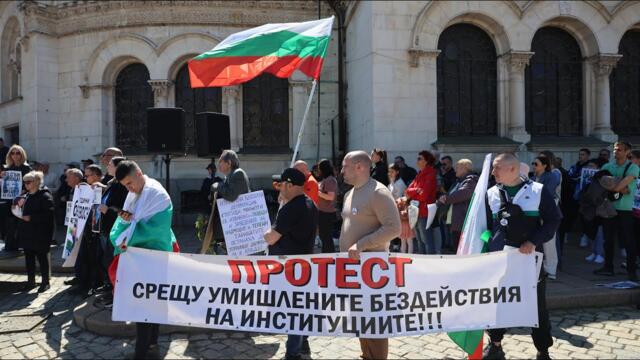 Многолюден протест „Аз съм Сияна“ в центъра на София