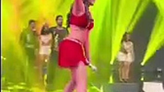 Bollywood's Nora Fatahi  Performans At A Music Concert in Dubai  offical video