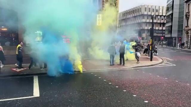 Leeds fans party in city centre following promotion