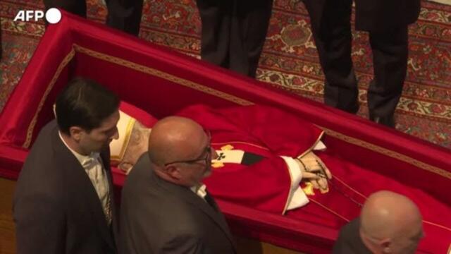Ostensione Papa Francesco, la bara davanti all'altare della confessione