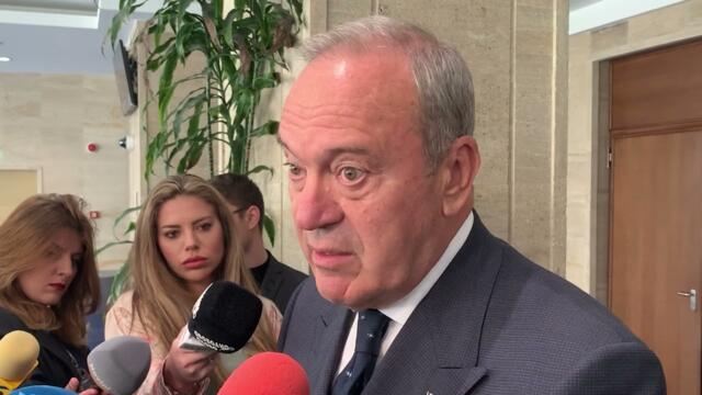 Виктор Папазов за анализа за еврото и какво ще направи президента Радев?