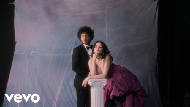 Selena Gomez, benny blanco - Talk (Official Video)