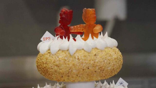 Wedding Cake Topper Is Made of Edible Dancing Robots