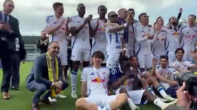 Leeds directors revel in Championship triumph with the squad