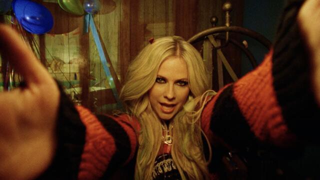 Avril Lavigne - Young & Dumb (feat. Simple Plan) (Official Video)