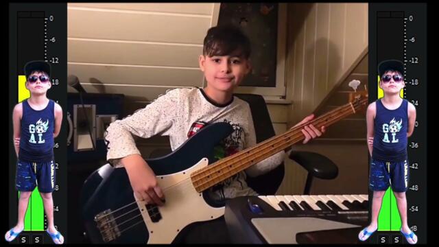 Emo Malkia Bass'ista 🎸🎸🎸🎸