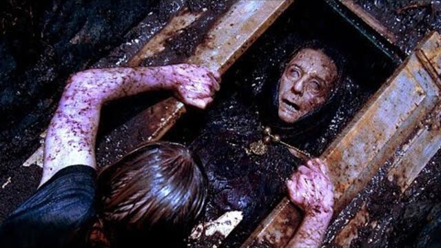 10 Really Stupid Decisions in Horror Movie History