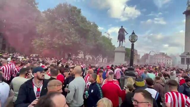 Sunderland fans in London ahead of play-off final v Sheff United- watch the incredible scene