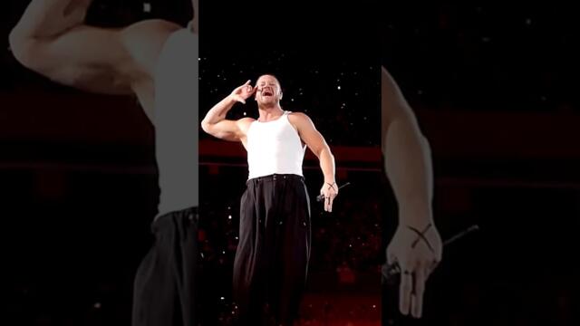 Imagine dragons- Thunder (live on loom tour) #imaginedragons #loom #vevo #denreynolds
