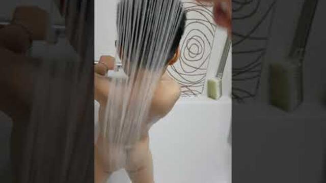 155. 29개월 아기! 응가하고 엉덩이하고 다리 벌리고 씻기! 씻고 밖에 나가요!