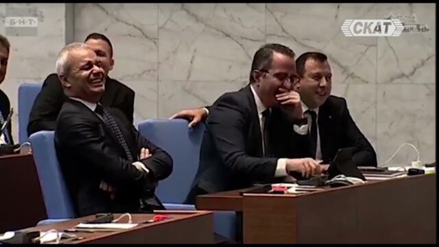 Възраждане нападнаха депутат на трибуната след "смотльо" и "сол ташак" по техен адрес