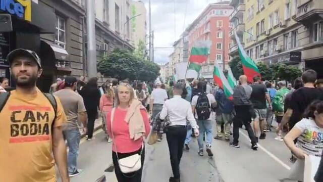 Първо България предава на живо!