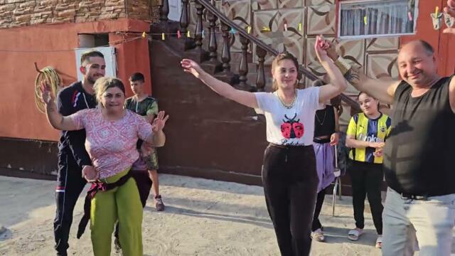 25 април 2025 г. Мария и Страхил как играят кючек