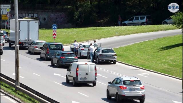 С вой на сирени България почете Деня на Ботев и загиналите за свободата