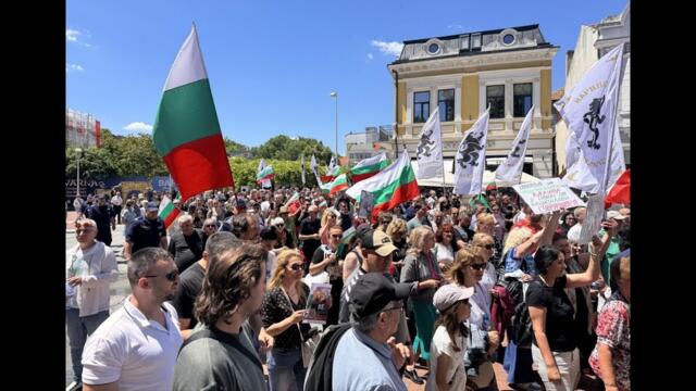 Протест във Варна срещу въвеждането на еврото събра хиляди недоволни граждани