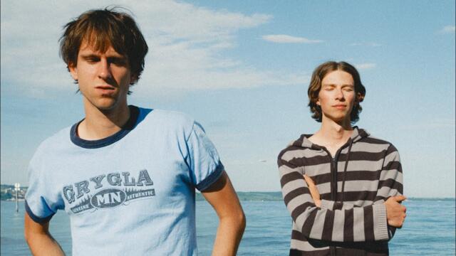 Zimmer90 - Makes Me Wanna Dance (Official Music Video)