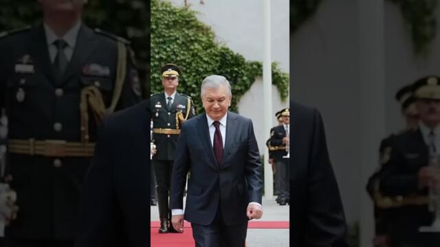 Президент вручил футболистам сборной роскошные автомобили!