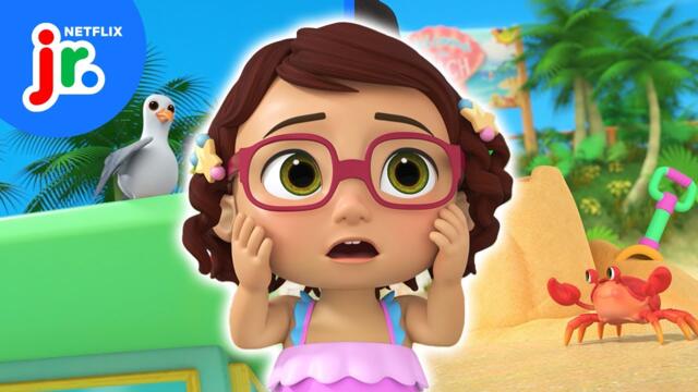 Bella's FIRST Beach Day! 🏖️ CoComelon Lane | Netflix Jr