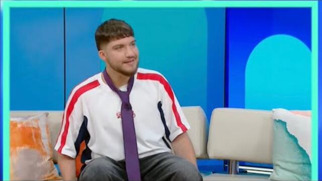 Георги Велев изпълнява песни на Папи Ханс, дует Авеню, Графа и Мария Илиева и още (100% будни, БНТ)