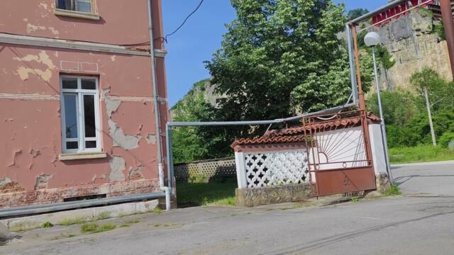 Карлуково - психо болницата .