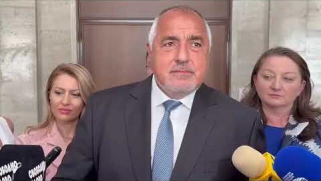 Борисов за Радев: Човекът си живее живота