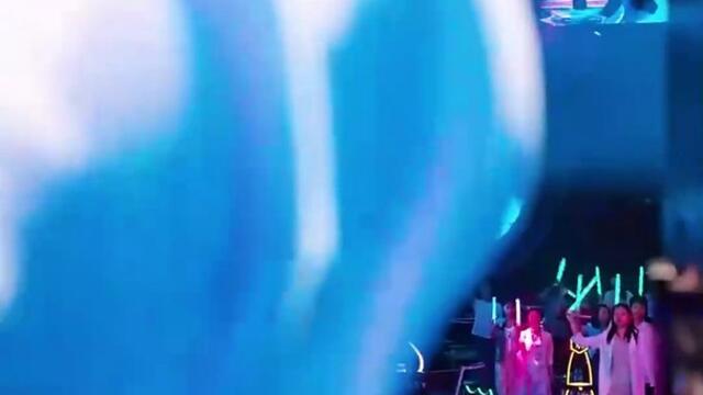 In love with the bodyguard but he loves her stepsister