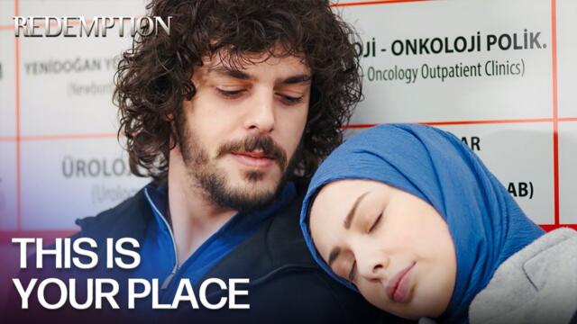 Elif, Aziz’in omzunda uyuyakaldı 🥹 | Esaret 538. Bölüm