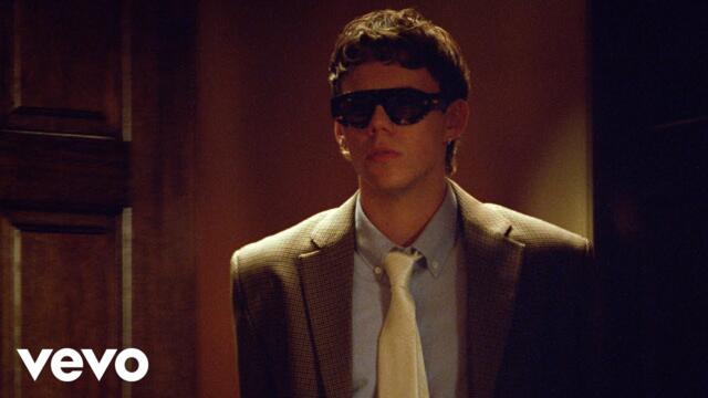 The Kid LAROI - HOW DOES IT FEEL? (Official Video)