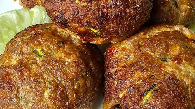 ПО -ВКУСНИ  НЯМАШЕ КАК ДА СТАНАТ  СОЧНИ КЮФТЕТА С ТИКВИЧКИ И ПЪЛНЕНИ СЪС СИРЕНЕ  #вкусно #кайма