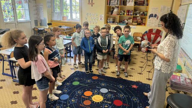 VIDÉO : élèves en CE1 à Villedieu-les-Poêles, ils écrivent une chanson pour Pierre Garnier