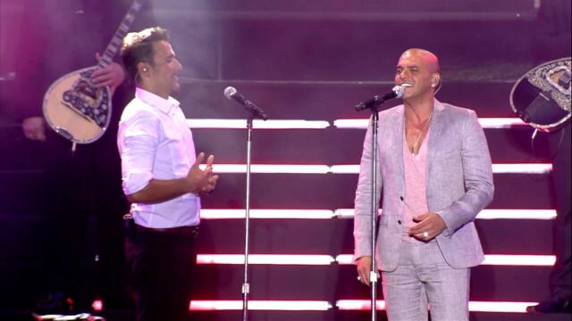 אייל גולן וניקוס ורטיס "כשאת איתו" מתוך ההופעה החיה פעם בחיים