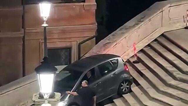 Un Italien de 80 ans a tenté de descendre des escaliers en voiture