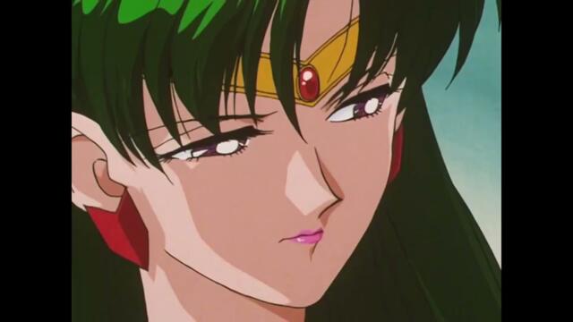 Sailor Pluto aparece con talismanes, detiene el tiempo, reaparece con Hotaru
