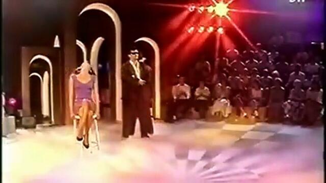 Début de soirée chante son tube "Nuit de folie" à la télévision