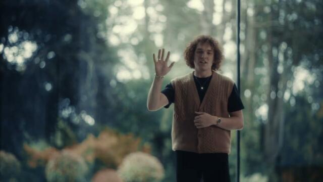 Seafret & KT Tunstall - Five More Seconds (Official Music Video)