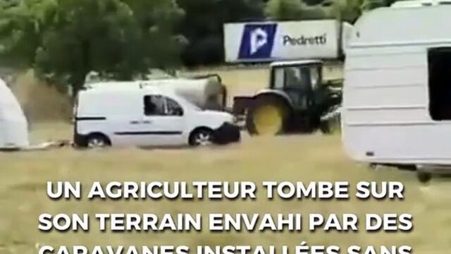Des caravanes s'installent sur son champ, un agriculteur les asperge de purin